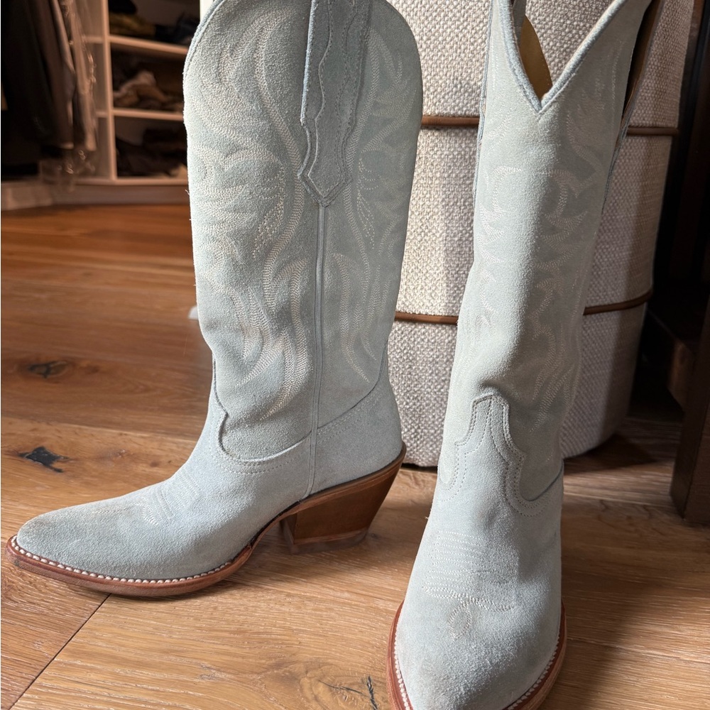Idyllwind Women's Suede Heeled Boots - Baby Blue